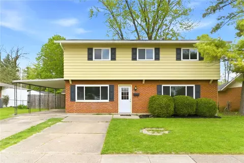 40 Woods Rd, Springboro, OH 45066