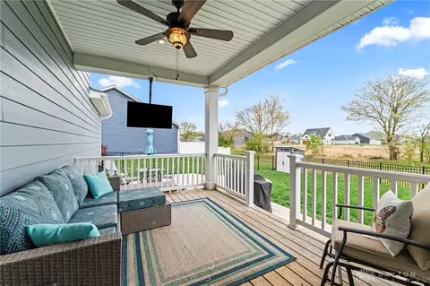 Exterior - 191 Chapel Dr, Troy, OH 45373 photo 7 of 13