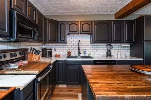 Kitchen - 2014 Westboro Ave, Springfield, OH 45503 photo 3 of 4