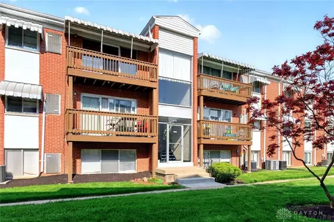 5710 W Coach Dr #B, Kettering, OH 45440