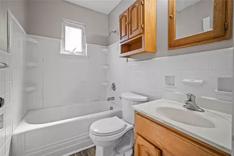 Bath - 7111 Carnation Ave, Cincinnati, OH 45236 photo 1 of 2