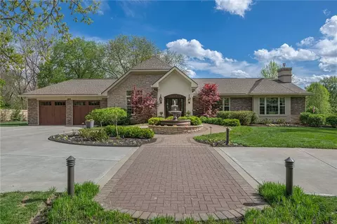 317 Colonial Ln, Dayton, OH 45429