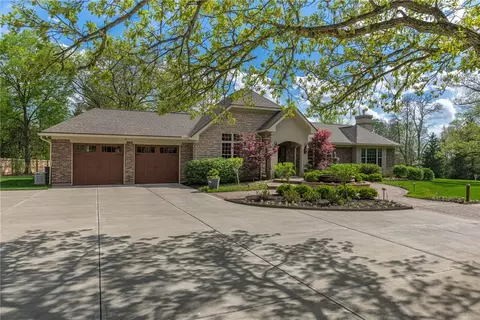 317 Colonial Ln, Dayton, OH 45429