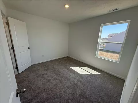 Bedroom - 4005 Chakeres Ave, Springfield, OH 45505 photo 3 of 4