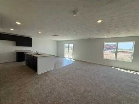 Living - 4005 Chakeres Ave, Springfield, OH 45505 photo 1 of 3