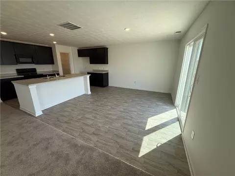 Living - 4005 Chakeres Ave, Springfield, OH 45505 photo 2 of 3