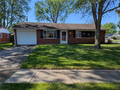 1006 N Nutmeg Sq, Troy, OH 45373