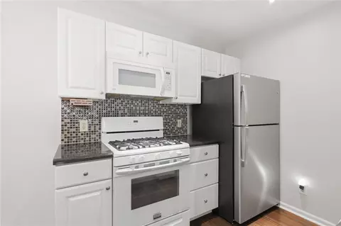 Kitchen - 4028 Ryland Dr, Springfield, OH 45503 photo 3 of 4