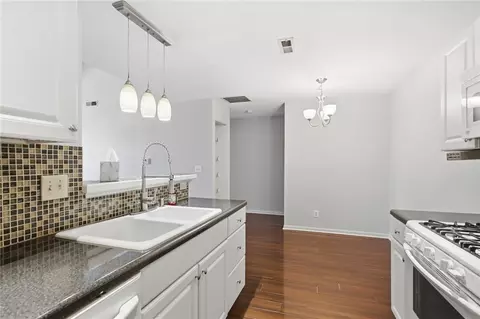 Kitchen - 4028 Ryland Dr, Springfield, OH 45503 photo 4 of 4
