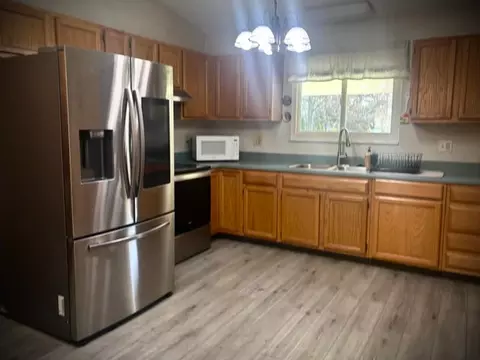 Kitchen - 2865 Dawn Ln, Springfield, OH 45503 photo 1 of 3