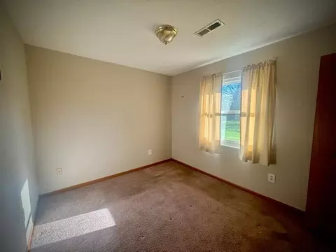 Bedroom - 2865 Dawn Ln, Springfield, OH 45503 photo 3 of 4
