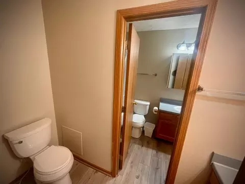 Bath - 2865 Dawn Ln, Springfield, OH 45503 photo 1 of 2