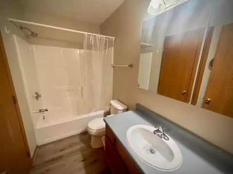 Bath - 2865 Dawn Ln, Springfield, OH 45503 photo 2 of 2