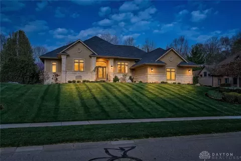 1475 Country Wood Dr, Sugarcreek Township, OH 45440