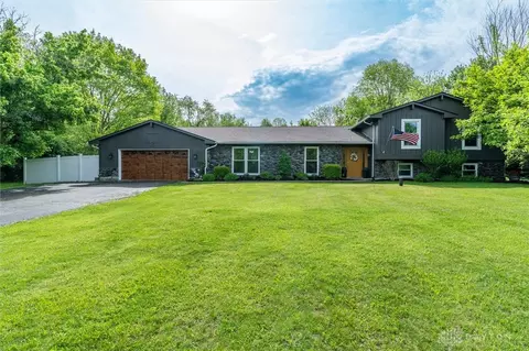 2165 Stewart Rd, Sugarcreek Township, OH 45385