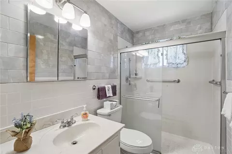 Bath - 4433 Ackerman Blvd, Kettering, OH 45429 photo 1 of 4