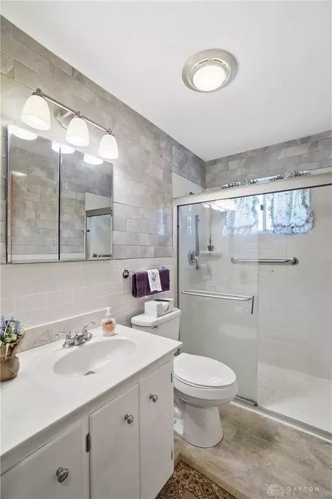 Bath - 4433 Ackerman Blvd, Kettering, OH 45429 photo 2 of 4