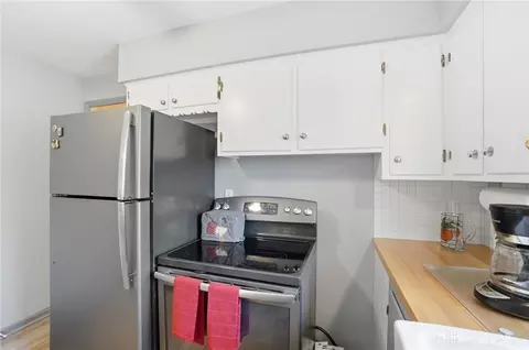 Kitchen - 4433 Ackerman Blvd, Kettering, OH 45429 photo 4 of 4