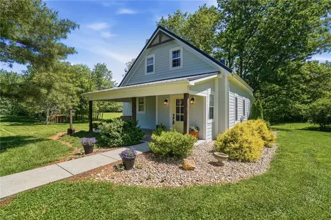 6275 Roundhead Rd, New Vienna, OH 45159