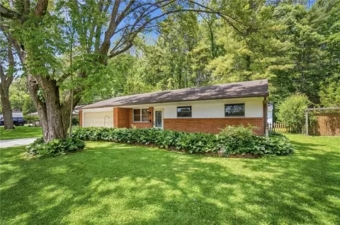 160 Belair Cir, Bellbrook, OH 45305