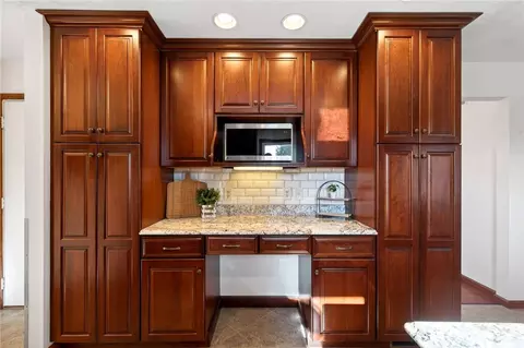 Kitchen - 3722 Marbella Ave, Springfield, OH 45502 photo 5 of 6