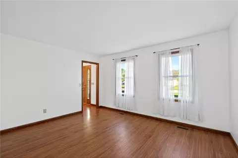 Living - 3722 Marbella Ave, Springfield, OH 45502 photo 3 of 11