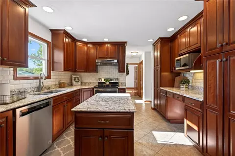 Kitchen - 3722 Marbella Ave, Springfield, OH 45502 photo 2 of 6