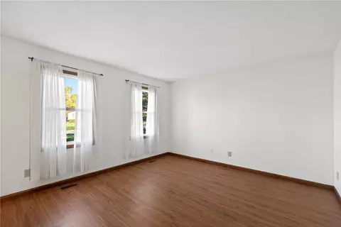 Living - 3722 Marbella Ave, Springfield, OH 45502 photo 2 of 11