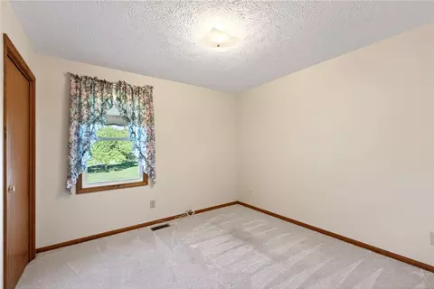 Bedroom - 3722 Marbella Ave, Springfield, OH 45502 photo 9 of 11