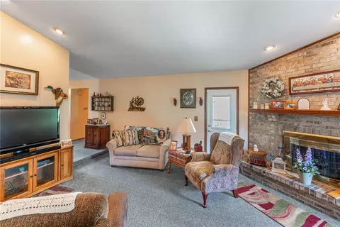 Living - 9274 Amchar Ct, Centerville, OH 45458 photo 3 of 3