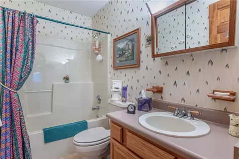 Bath - 9274 Amchar Ct, Centerville, OH 45458 photo 3 of 3