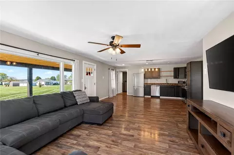 Living - 3776 Shank Rd, Hamilton, OH 45013 photo 5 of 6