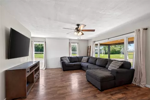 Living - 3776 Shank Rd, Hamilton, OH 45013 photo 3 of 6