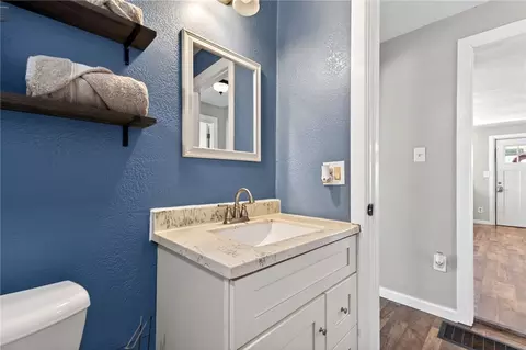 Bath - 3776 Shank Rd, Hamilton, OH 45013 photo 3 of 5
