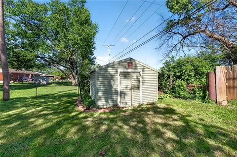 Exterior - 3015 Vale Dr, Kettering, OH 45420 photo 11 of 13