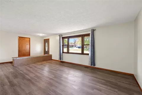 Living - 3015 Vale Dr, Kettering, OH 45420 photo 4 of 6