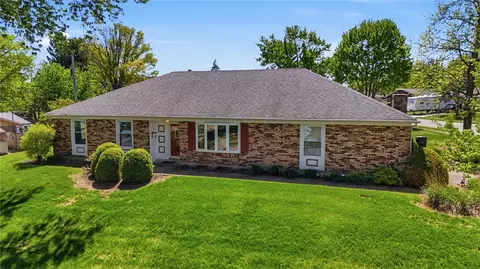 152 Lake Forest Dr, West Carrollton, OH 45449