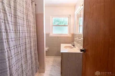 Bath - 1169 Waving Willow Dr, Dayton, OH 45409 photo 4 of 4