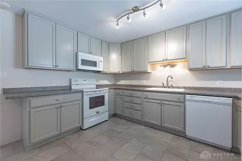 Kitchen - 1169 Waving Willow Dr, Dayton, OH 45409 photo 3 of 5