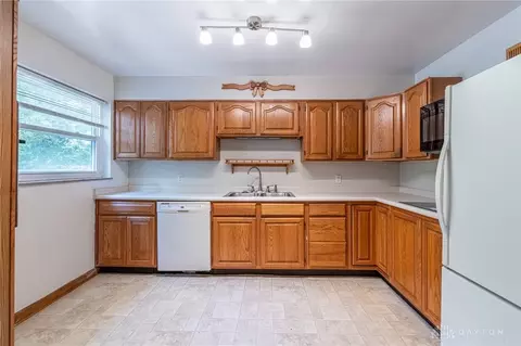 Kitchen - 1169 Waving Willow Dr, Dayton, OH 45409 photo 5 of 5