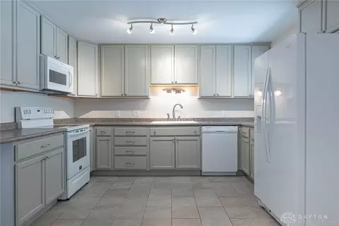 Kitchen - 1169 Waving Willow Dr, Dayton, OH 45409 photo 1 of 5
