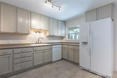 Kitchen - 1169 Waving Willow Dr, Dayton, OH 45409 photo 2 of 5