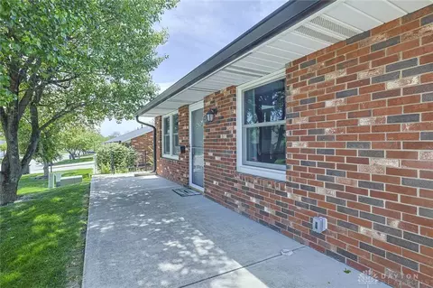 3145 Argonne Ln, Springfield, OH 45503 photo 2