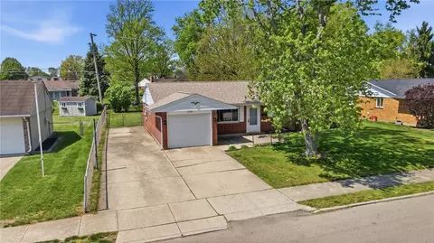 1040 Skylark Dr, Troy, OH 45373