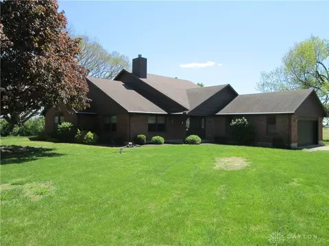 12520 Air Hill Rd, Brookville, OH 45309