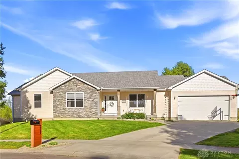 1050 Rose Petal Ct, Waynesville, OH 45068