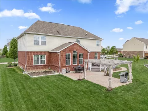 Exterior - 9448 Aspen Brook Ct, Centerville, OH 45458 photo 2 of 3
