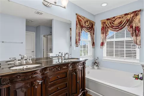 Bath - 9448 Aspen Brook Ct, Centerville, OH 45458 photo 2 of 5