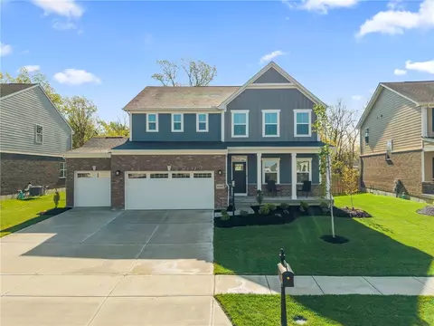 9886 Fairwater Springs Dr, Centerville, OH 45458