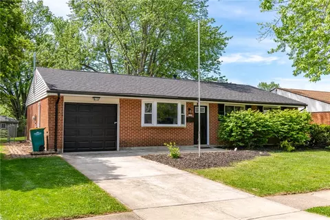 135 Kesling Dr, Springboro, OH 45066